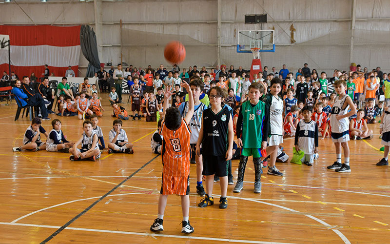 The mini basketball and the material adapted for children