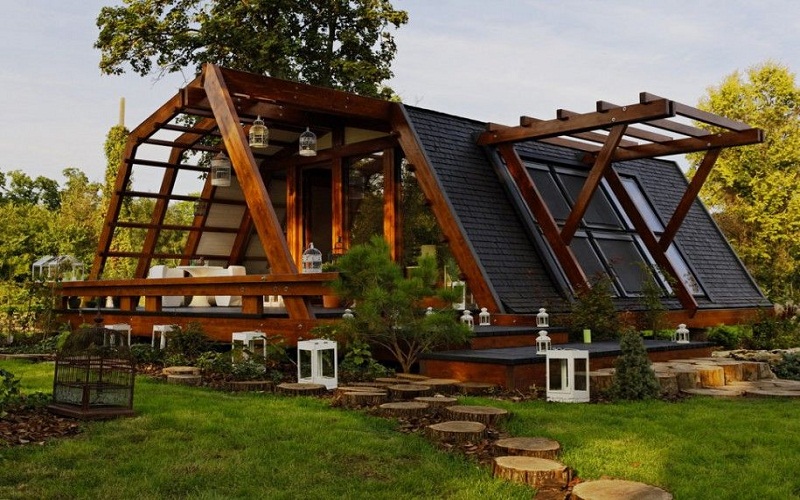 What are sustainable ecological house