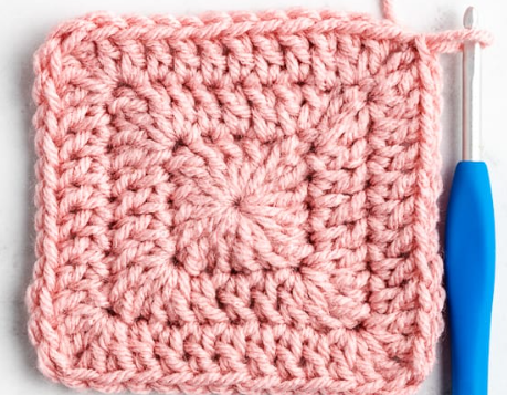 Easy projects to make with crochet squares